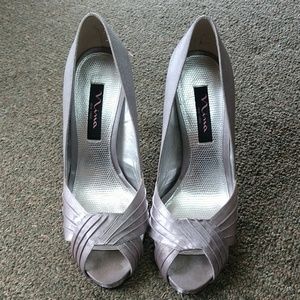 Nina, silver peep tor pumps.